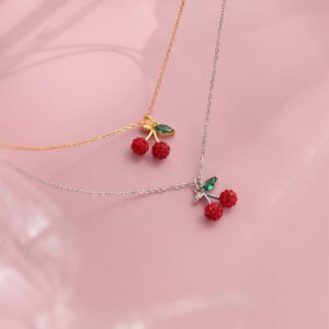 Elegante Kirsch-Halskette – Zarter Anhänger mit roten Kristallen