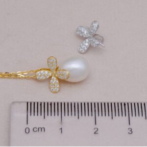 Elegante Perlen-Halskette mit Blütenanhänger aus 925 Sterling Silber